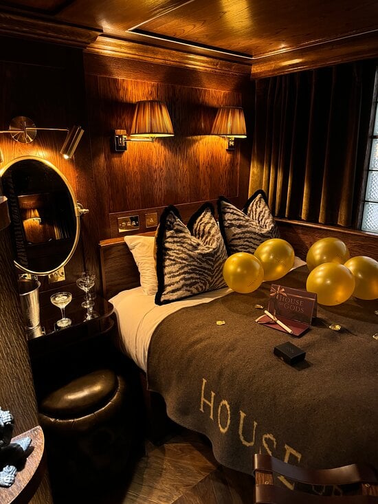 HOUSE OF GODS - Updated 2025 Hotel Reviews (Glasgow, Scotland)